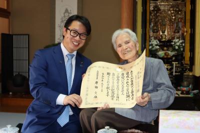 令和4年度100歳表彰の様子