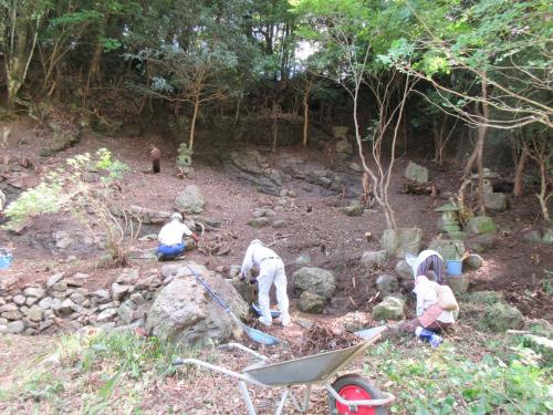 遺跡岩瀧寺跡北側法面庭園