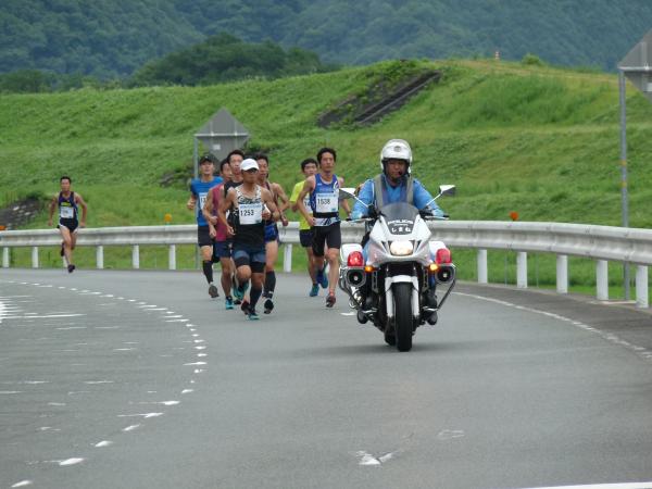 今年も白バイに先導してもらいました。警察の皆さんありがとうございました。