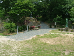 高角山公園の歌碑と銅像