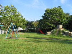 いちご山児童公園の遊具施設