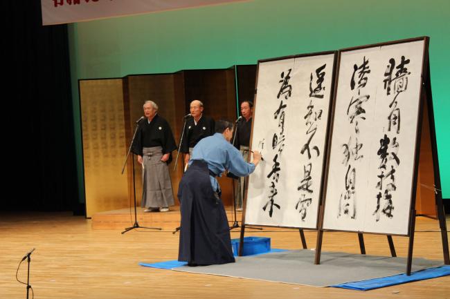 文化祭書道吟の様子