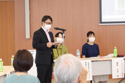 日本蘚苔類学会トークイベントであいさつする中村市長