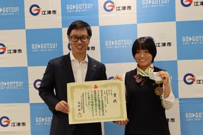 全国高校総体体育大会ソフトテニス女子個人3位入賞の報告を受けた写真