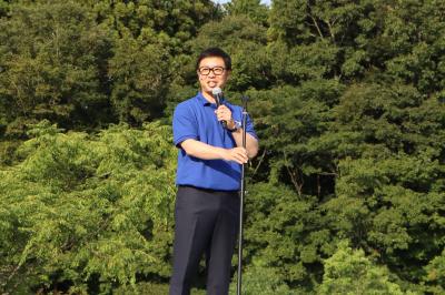 ピックニックラン桜江の開会式であいさつする中村市長