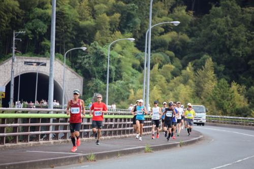 トンネル抜けて