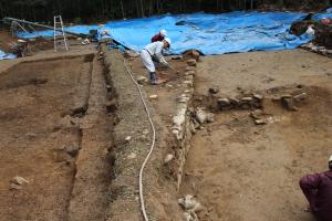 石積みがそのまま建物の基礎に