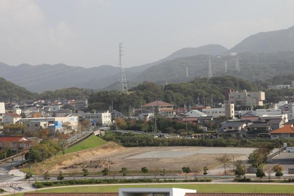 表土の鋤取り、基礎杭打ち前の写真